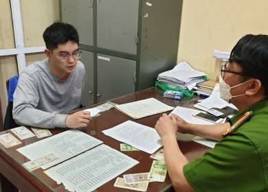Bảo vệ tại ngân hàng lập công khống chế bắt giữ cướp