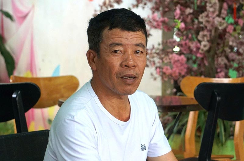 Ông Toàn kể thời khắc lao ra dòng nước lũ cứu hai mẹ con ong-toan-ke-lai-thoi-khac-lao-ra-cuu-hai-me-con